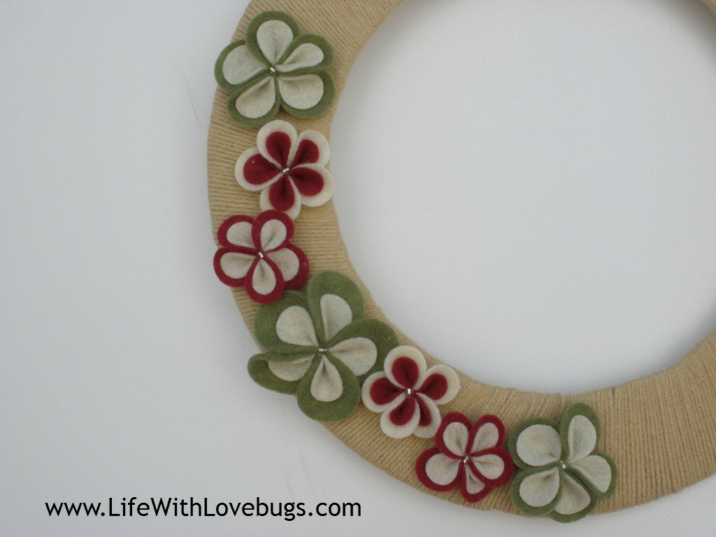 How to Make a Yarn Wreath with Felt Flowers