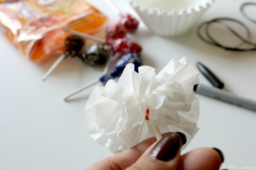 Easy Halloween Craft: Lollipop Ghosts