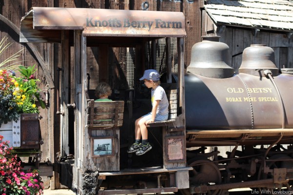 Knott's Berry Farm Ghost Town Live