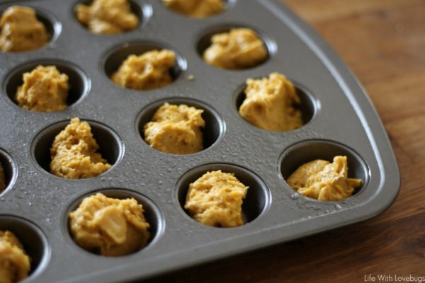 3 Ingredient Pumpkin Spice Muffins